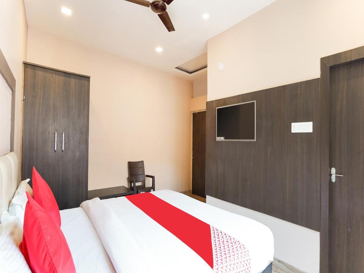 Vaccinated Staff - Oyo 74707 Balaji Inn バラナシ エクステリア 写真